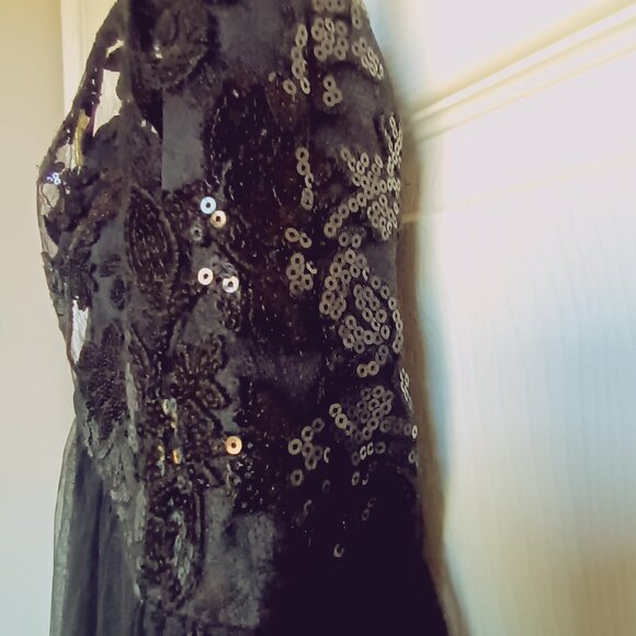 Amsale Black Halter Evening Gown / Prom / Formal / Bridesmaid  Size 6  VCG - Picture 3 of 4